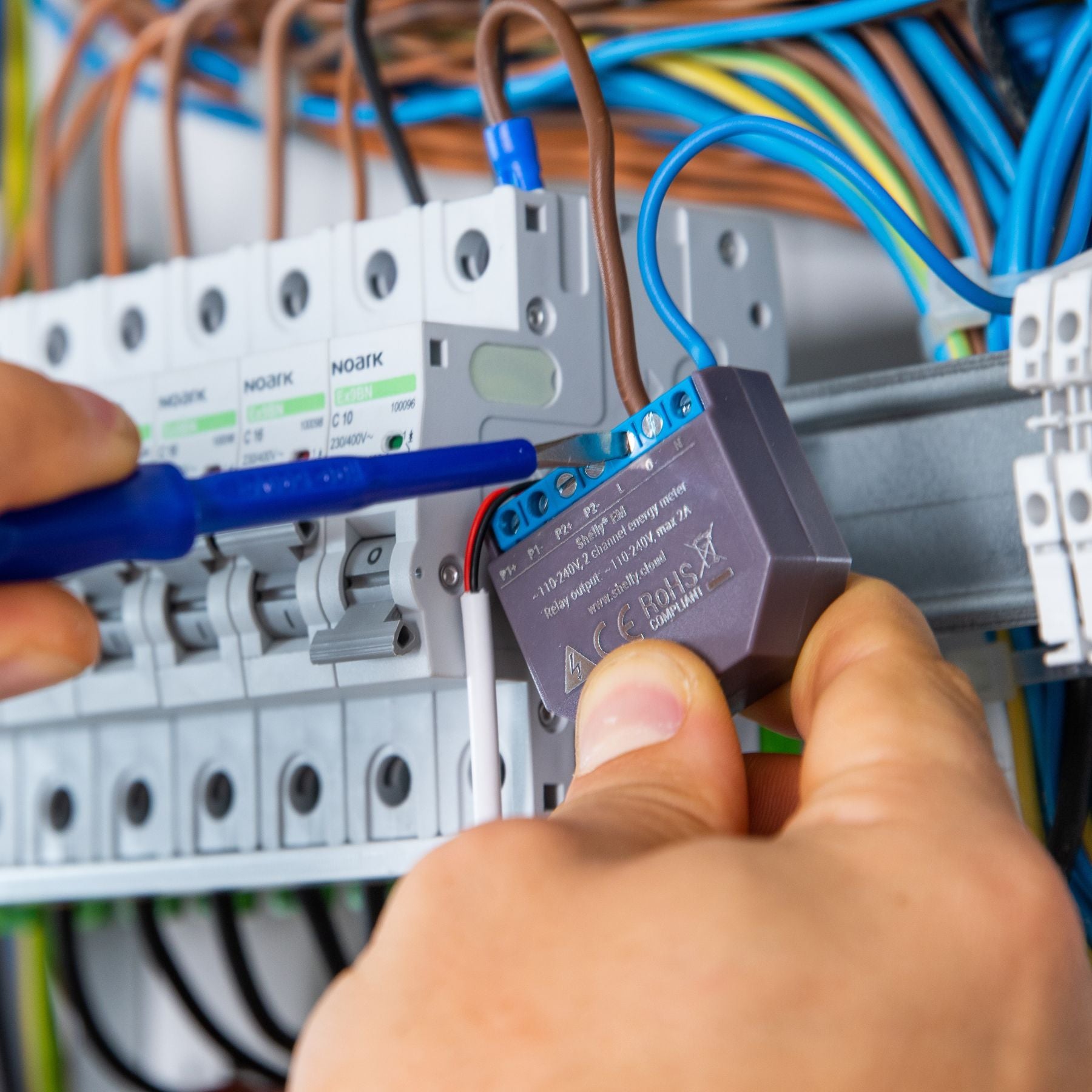 Shelly EM instalado en el cuadro eléctrico para medir consumo y fotovoltaica