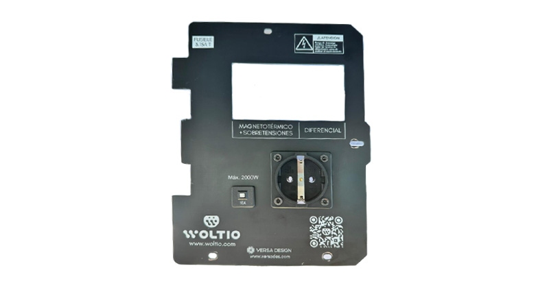 Enchufe Schuko Woltio con toma auxiliar de 230 V para cargador de coche eléctrico PRO